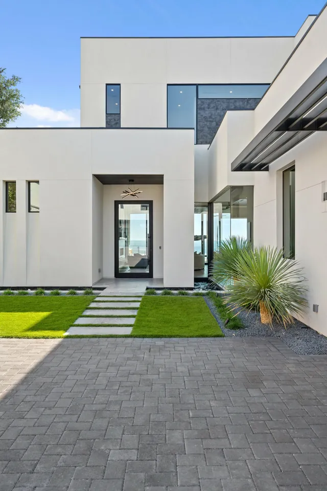 Turf lawn courtyard